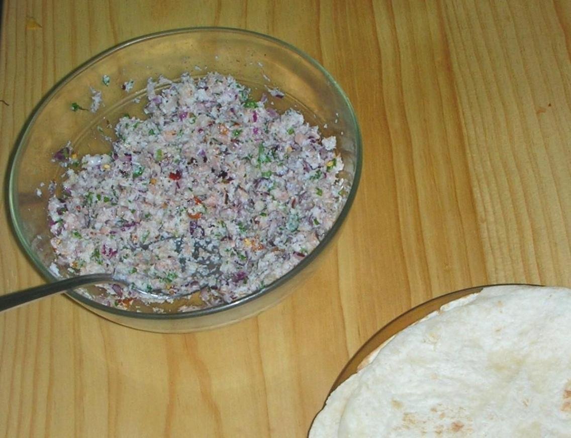 Mas huni — the Maldivian breakfast of shredded tuna, coconut, onion and chili — with roshi flatbread